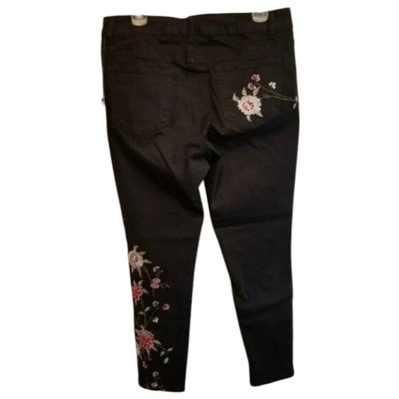 Sandpiper Women's Black Floral Embroidered Stretch Ankle Jeans‎ Size 12 New - Picture 3 of 12